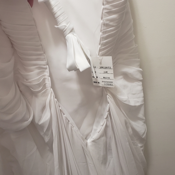 David's Bridal Wedding Gown - Picture 9 of 9